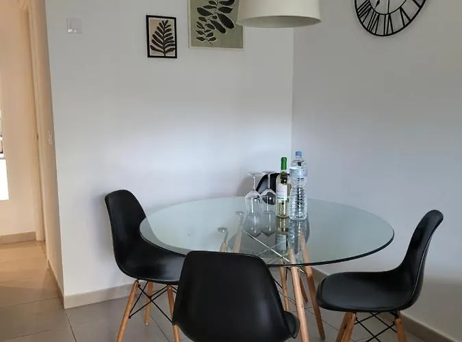 Beautiful, Modern In Sunny דירה